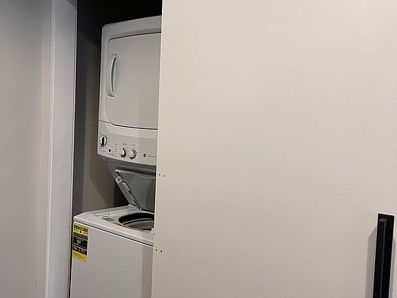 4th image of 419 Campbell Ave SW #201