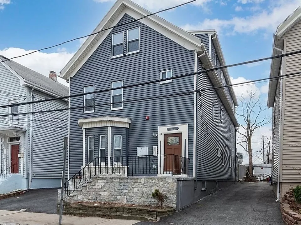 18 Everett Ave #3