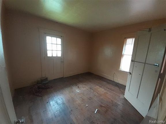 5th image of 105 Rhode Island St