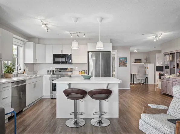 279 S Copperpond Cmn SE #4201, Calgary, AB T2Z 0S4
