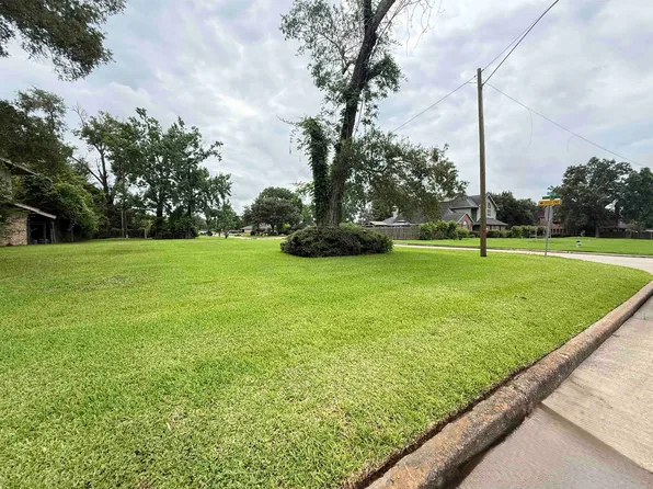 3255 Blossom Dr, Beaumont, TX 77705