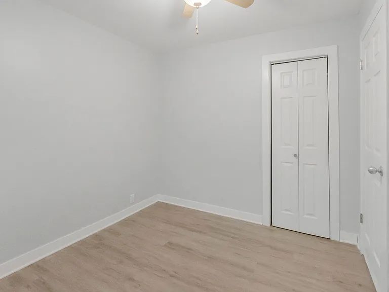 22339 Strassburg Ave — Photo 15