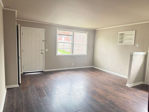 3rd image of 211 Robinwood Ave