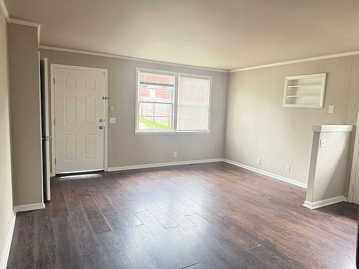 211 Robinwood Ave — Photo 3