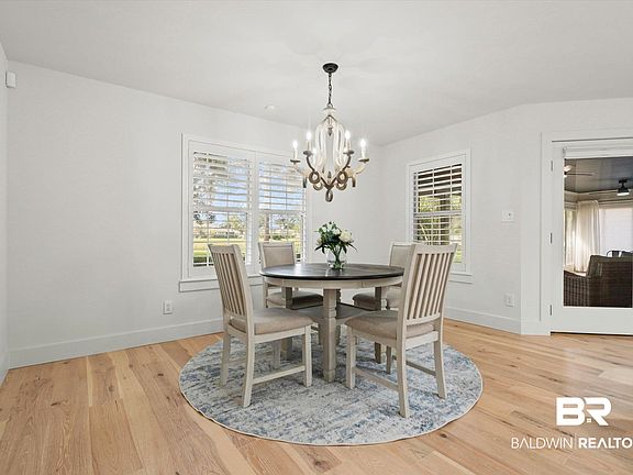 4th image of 9285 Lakeview Dr