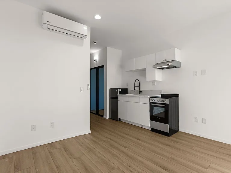 Aqua Courtyard Suites — Photo 9