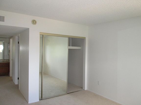 4th image of 6860 Hyde Park Dr Unit H