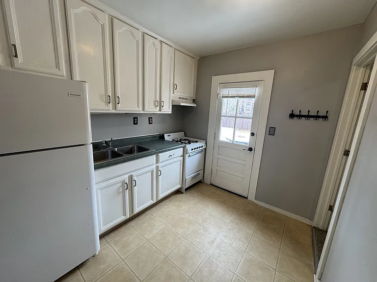 213 Perry St #2 — Photo 3