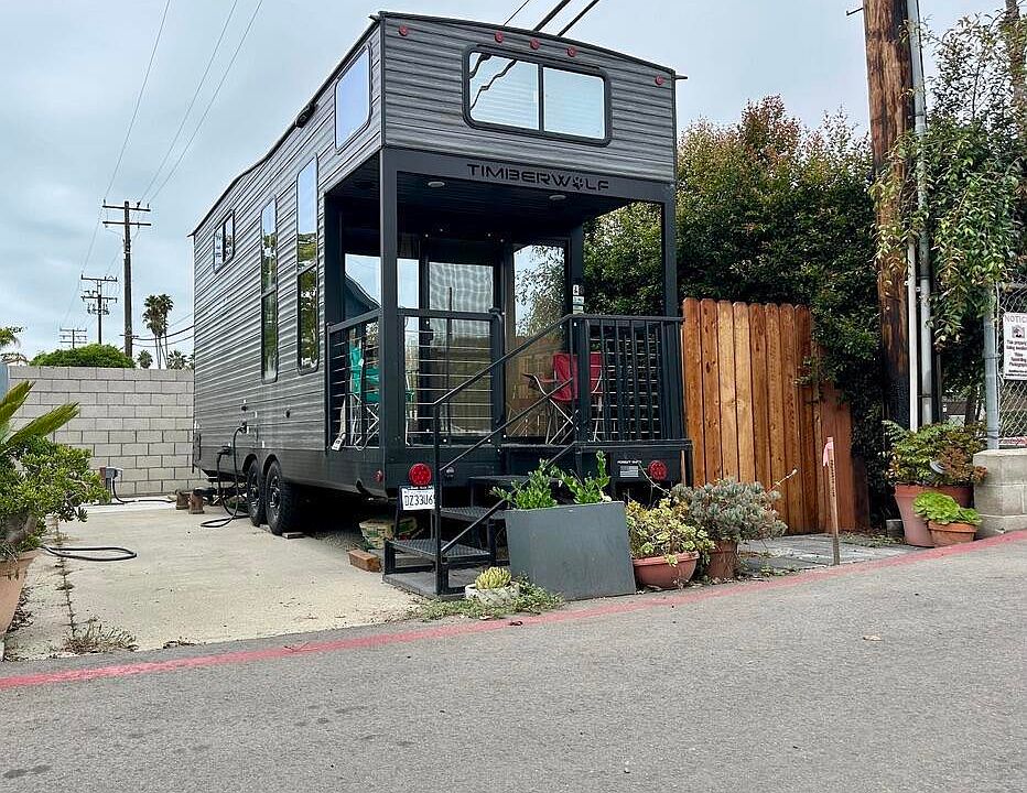 1st image of 4677 Carpinteria Ave Space P