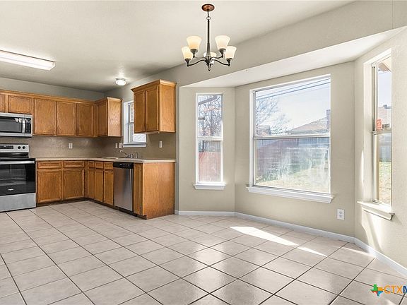 5th image of 4612 Shawn Dr