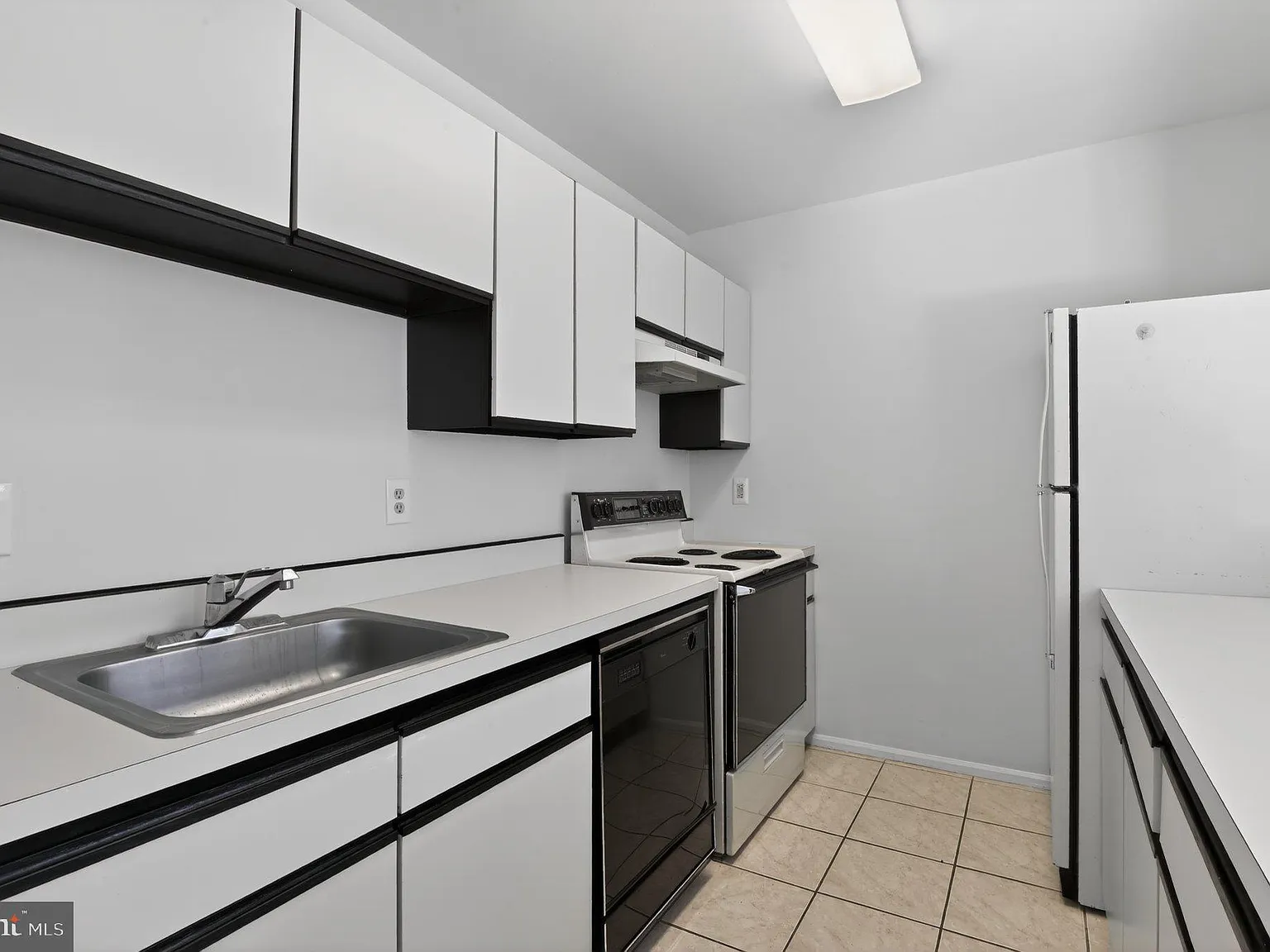 2 bed, 2.0 bath, 955 sqft, $2,000 — Photo 3