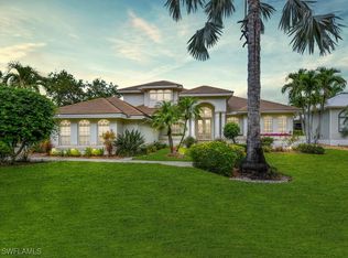 8601 S Lake Cir, Fort Myers, FL 33908