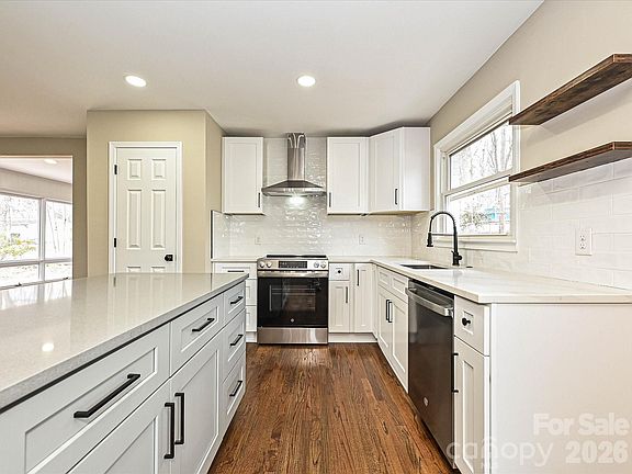 3rd image of 441 Holly Cir