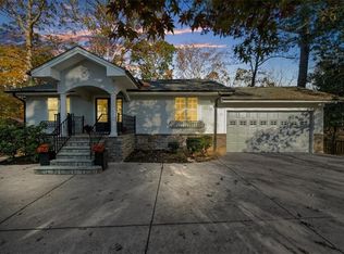 6124 N Point Dr, Flowery Branch, GA 30542
