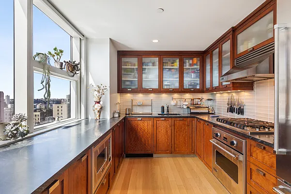 Sold by Compass | media 17