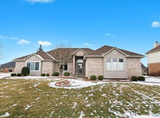 47257 Robins Nest Dr, Shelby Township, MI 48315
