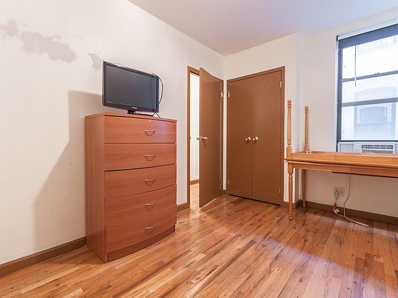 4th image of 359 Stockholm St #2LL