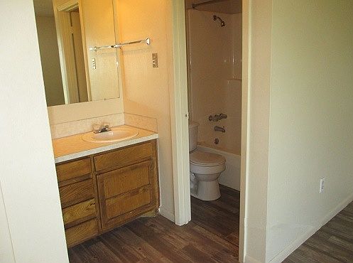4th image of 501 Gulpha Dr APT C