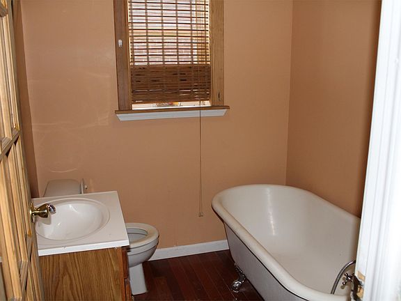 3rd image of 353 Christian Ave