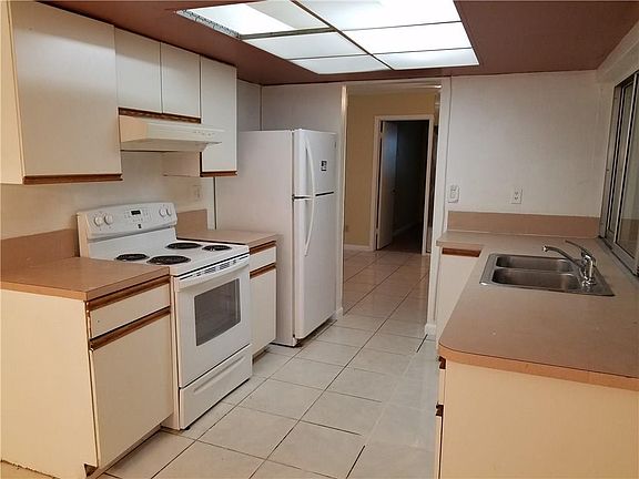 4th image of 3961 NW 45th Ave