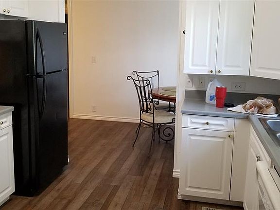 3rd image of 303 Dusty Ln