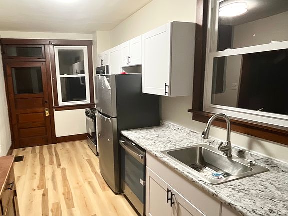 3rd image of 226 Hickory St