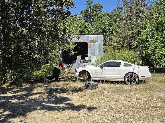 4th image of 420 Dairy Rd