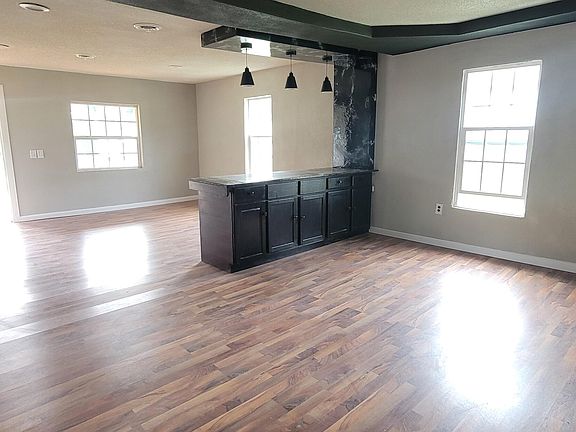 4th image of 467 S Redman Ave