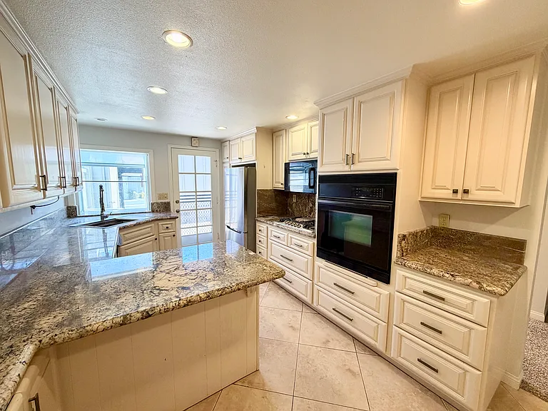 319 Spinnaker Way — Photo 11