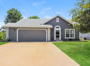 611 Willow Brook Dr, Raymore, MO 64083