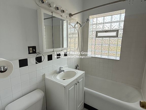 5th image of 3052 W Berteau Ave #2