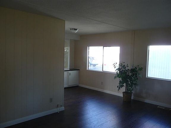 4th image of 211 N Citrus Ave Space 9