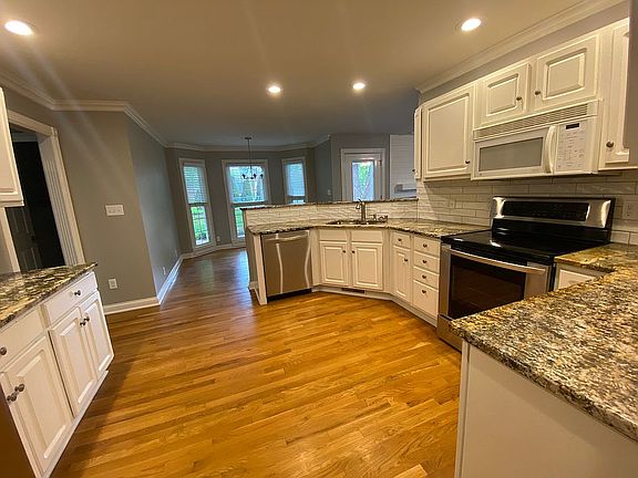 3rd image of 1031 Hidden Springs Dr