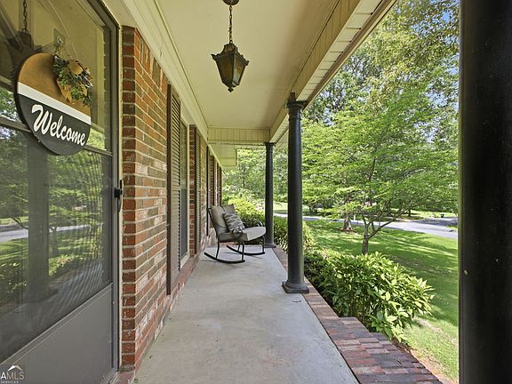 4th image of 300 Ridgewood Rd