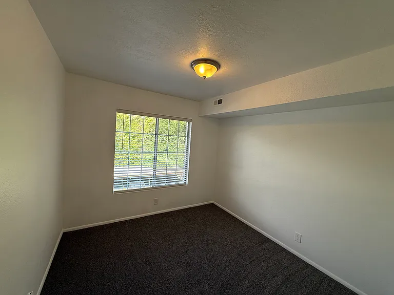 1222 E Waterside Cv — Photo 13