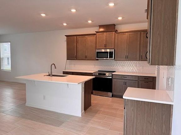 3rd image of 392 Oak Flat Aly