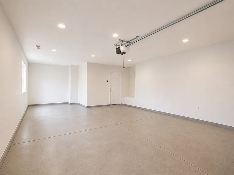 3-car tandem garage