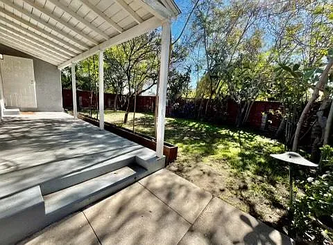 11613 Haynes St — Photo 9