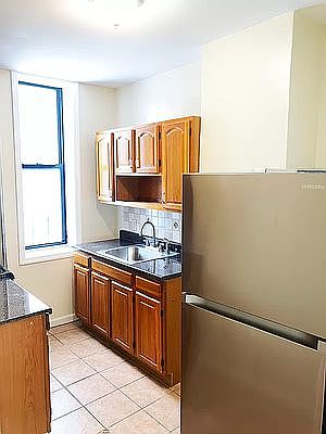 1st image of 711 Macon St APT 3