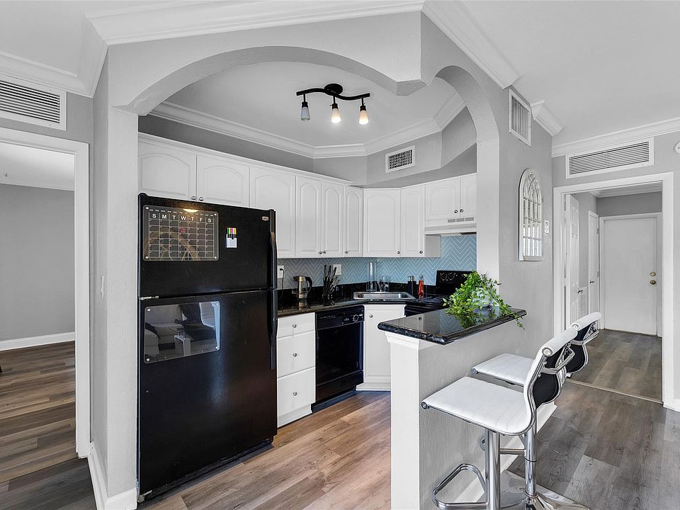 1st image of 744 NE 14th Avenue #3