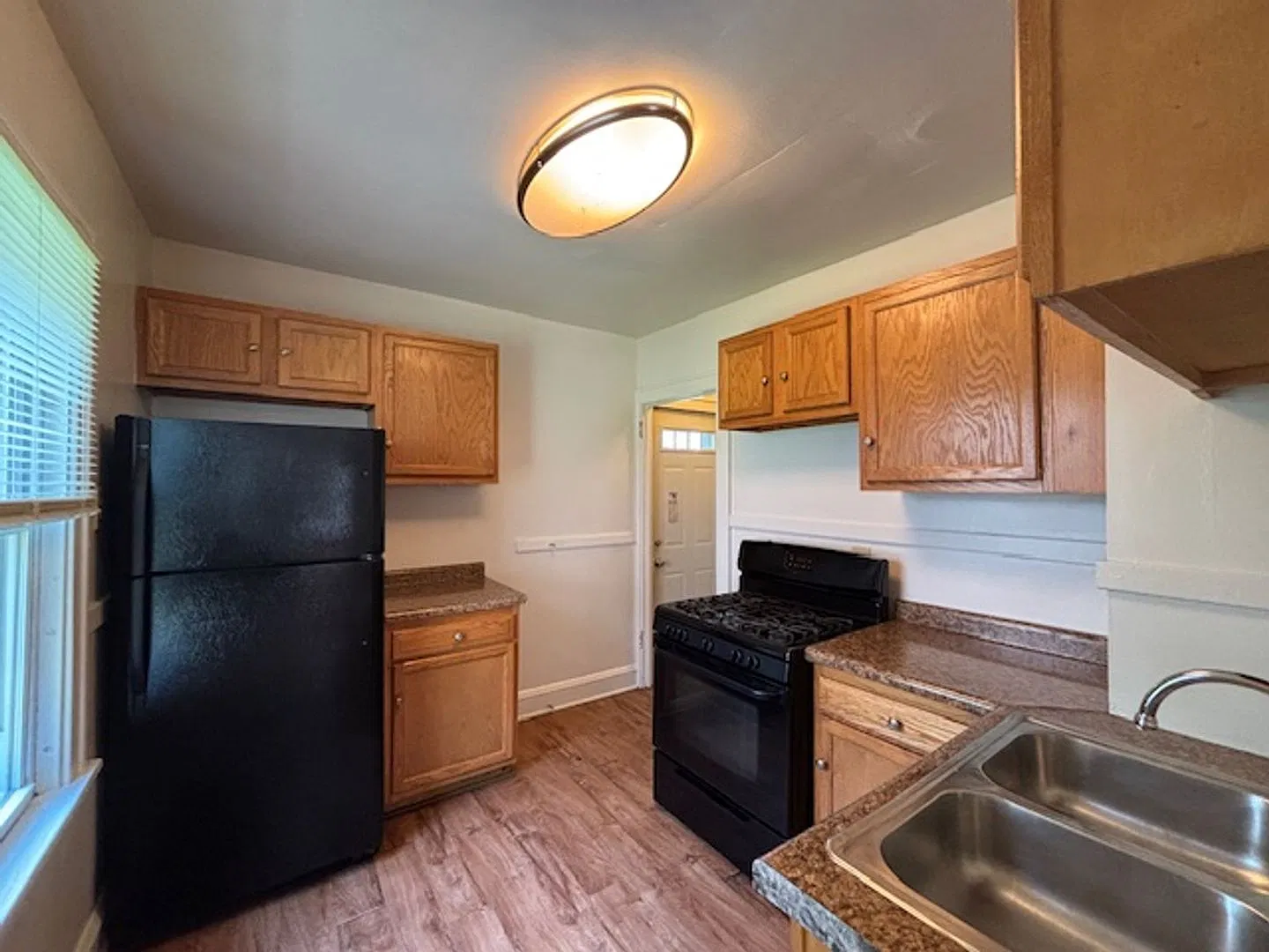 Charming 2+ Bedroom Single Family on a great St Paul street!! — Photo 2