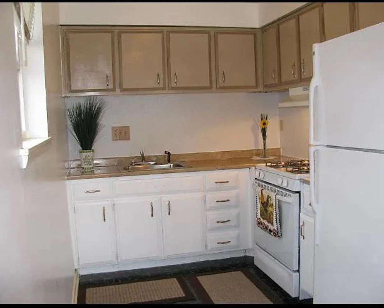 481 Parlin St — Photo 3