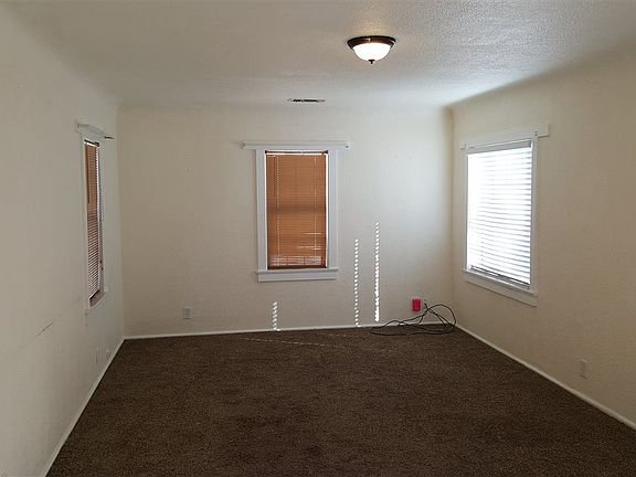 4th image of 1110 N Lea Ave