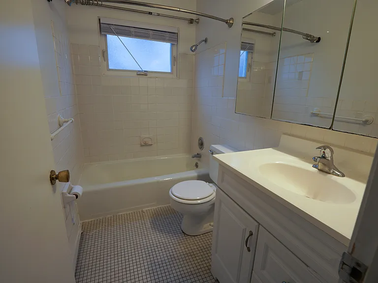 Highland Courts Apartments — Photo 5