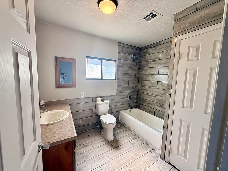 1501 S 6th Ave — Photo 7