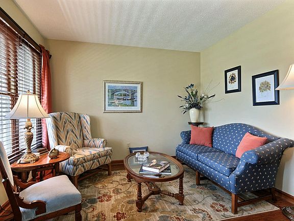 4th image of 155 Rosewood Trl