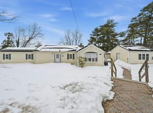 63 Lakeside Trl, Ridge, NY 11961