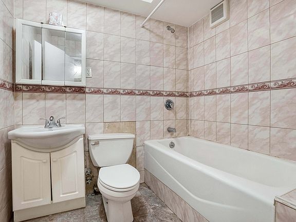 5th image of 347 E 104th St #1G
