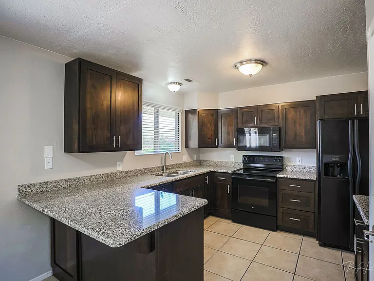 2821 Juniper Cir — Photo 12