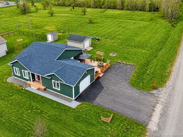 27 Clement Ave, Saint Antoine, NB E4V 1E2